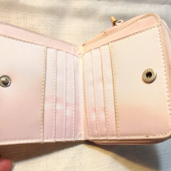 *** XOXO *** Clutch WALLET / Zip Around / Blemish Top Right Reason for Low Price - Picture 3 of 3